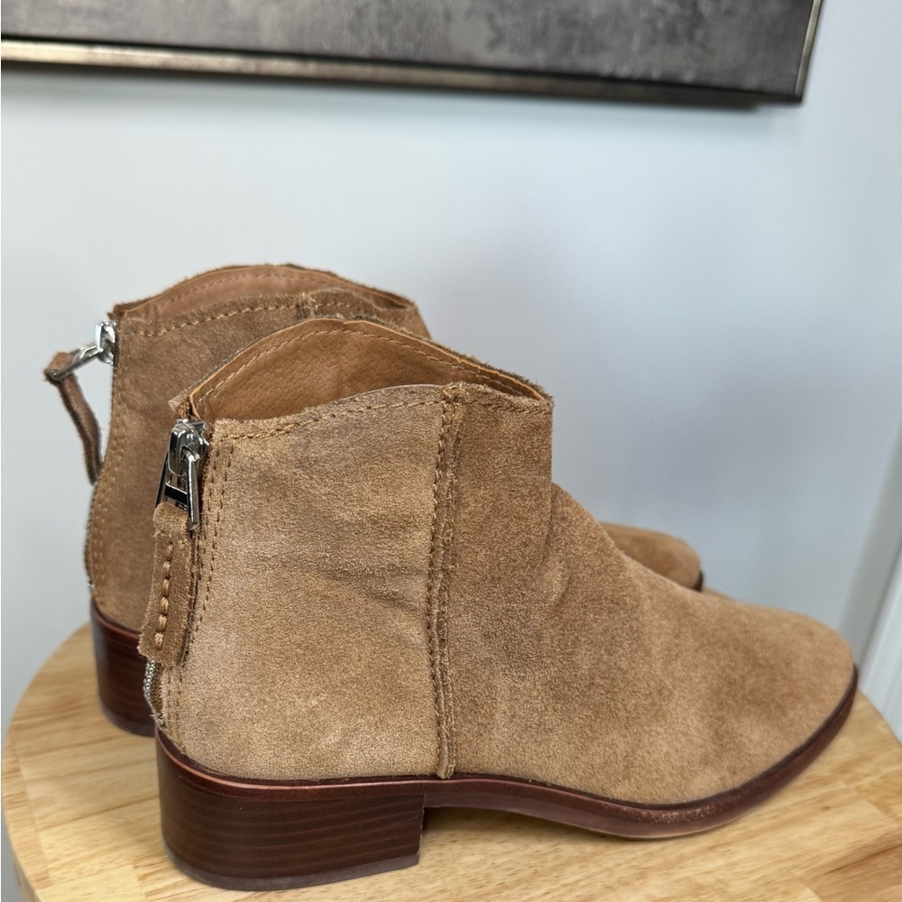 Dolce Vita Women’s Tavin Suede Zip Back Ankle Booties Tan, Size 7 - Picture 3 of 10